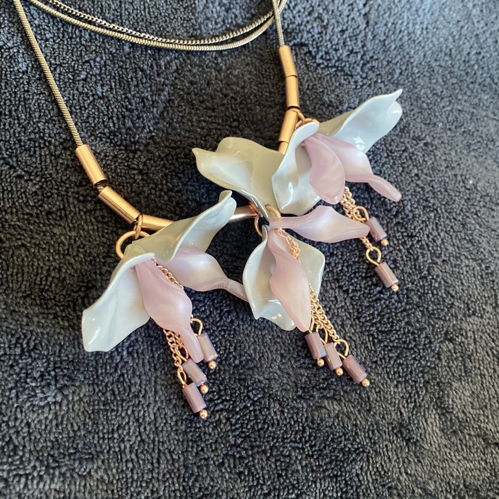 Flower necklace